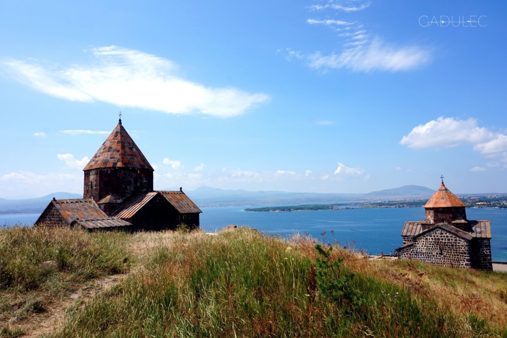 W tle jezioro Sevan, 1900 m n.p.m.