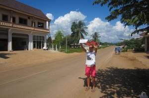 Pierwsza próba łapania stopa w Laosie