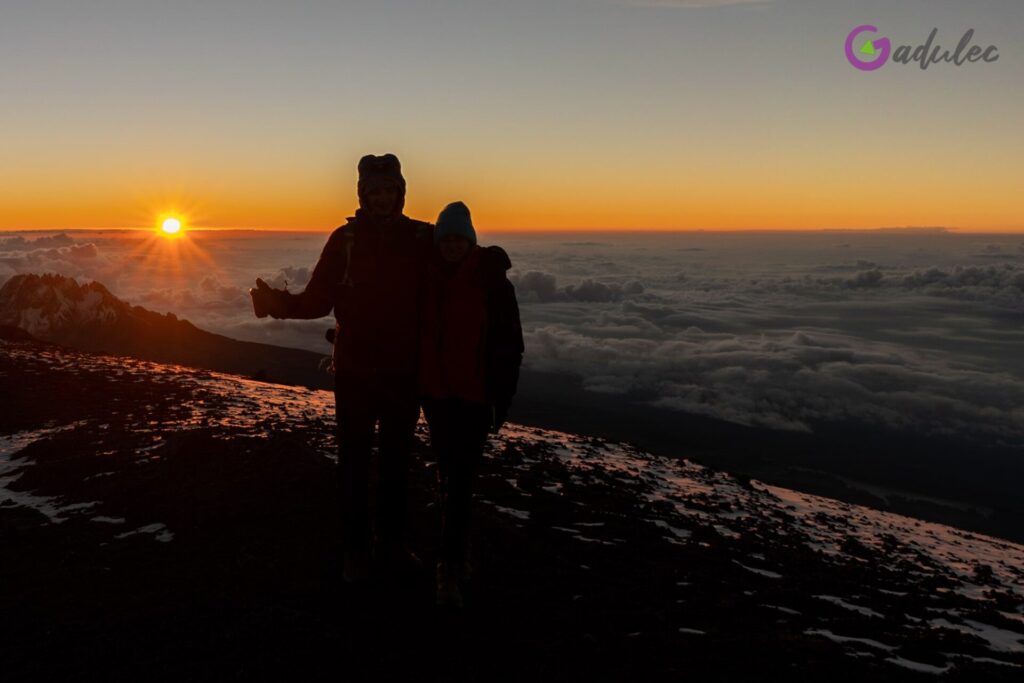 Wschód słońca na Uhuru Peak